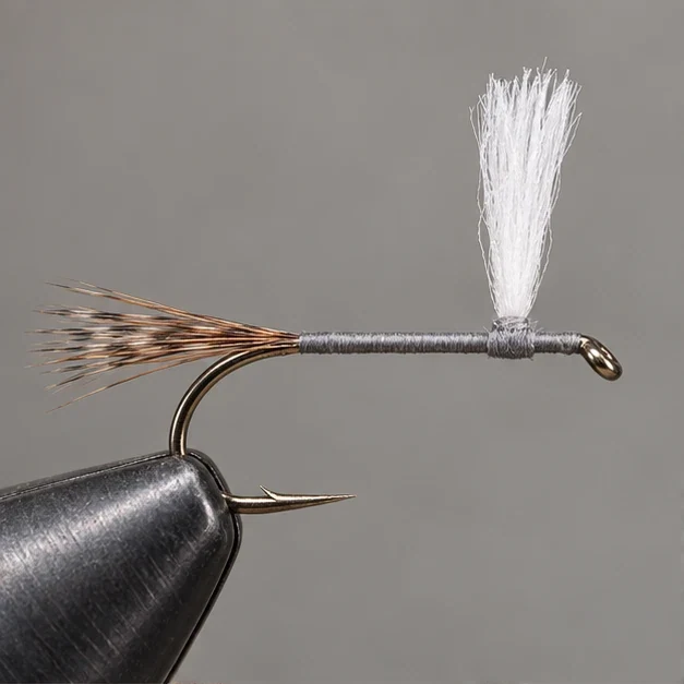 Parachute Adams, step 1: Tail and post