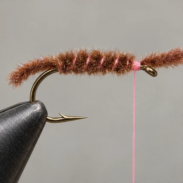 San Juan Worm, step 3: Secure the body