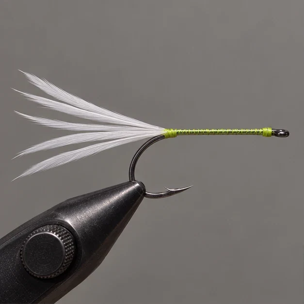 Lefty’s Deceiver, step 1: Set the tail