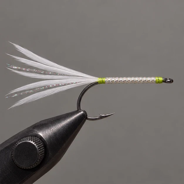 Lefty’s Deceiver, step 2: Flash and body