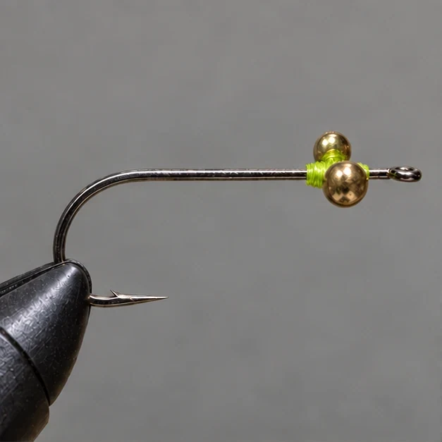 Clouser Minnow, step 1: Secure the eyes