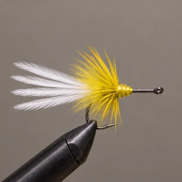 Clear ribbing covers the yellow head; front shank remains bare.