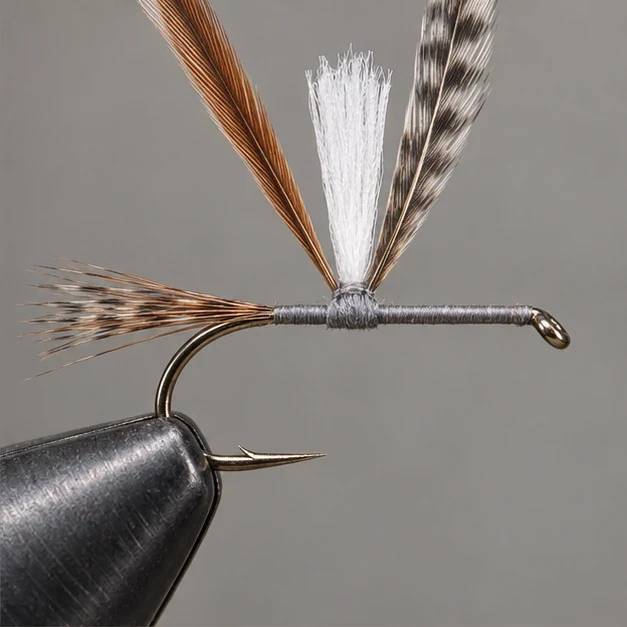 Parachute Adams, step 2: Prepare hackle