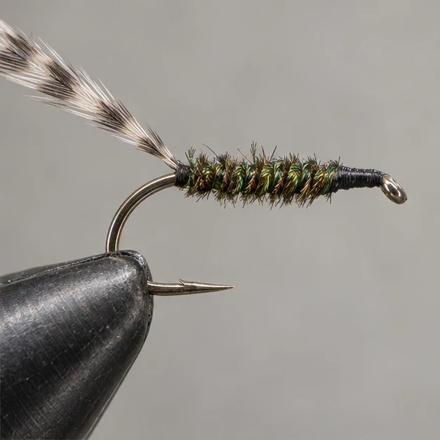 Griffith’s Gnat, step 2: Wrap herl