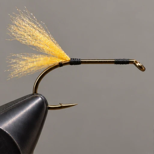 LaFontaine Sparkle Emerger, step 1: Anchor the sheath