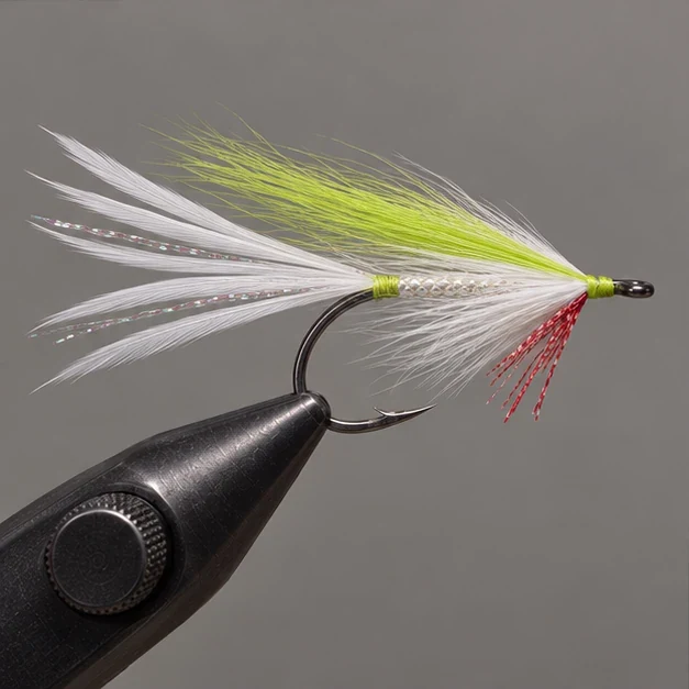 Lefty’s Deceiver, step 3: Build the collar