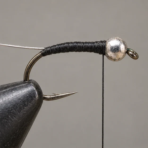Zebra Midge, step 2: Taper the body