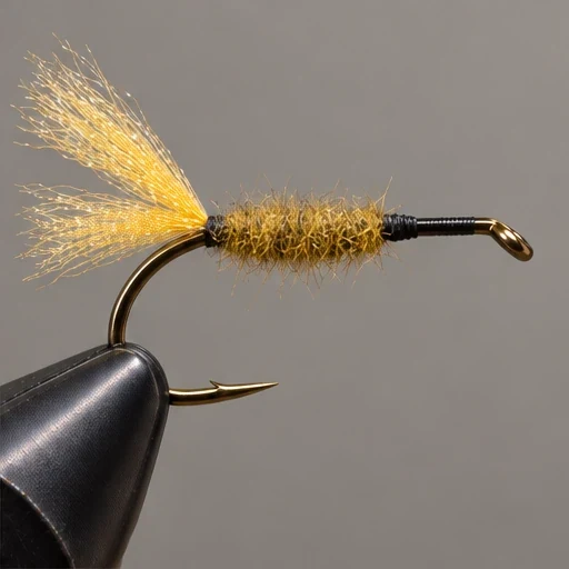 LaFontaine Sparkle Emerger, step 2: Dub the abdomen
